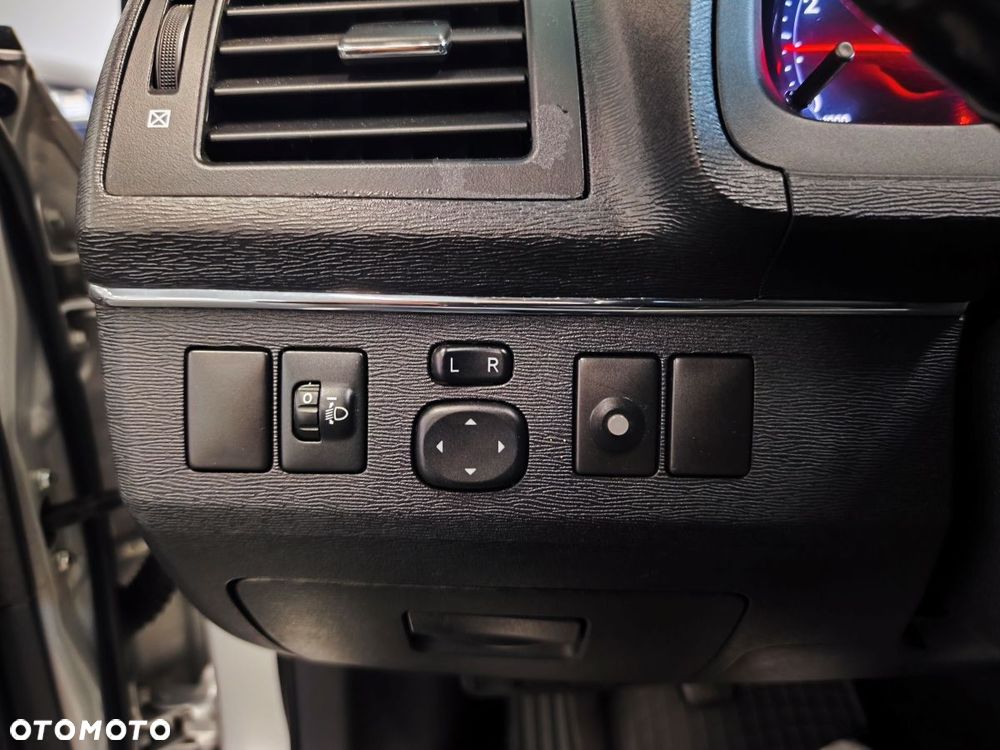 Toyota Avensis 1.8 Sol - 13