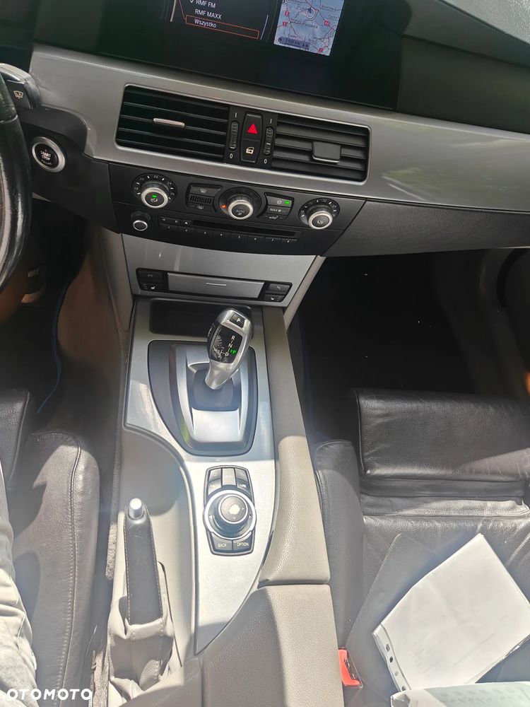 BMW Seria 5 525d xDrive - 15