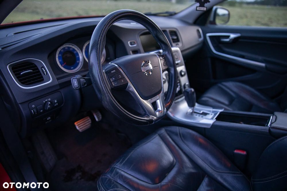 Volvo S60 ver-t6-awd-r--design-summum - 2