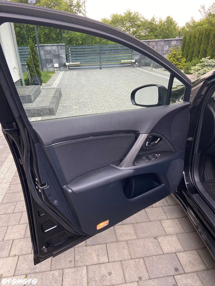 Toyota Avensis 1.8 Multidrive S Sol - 24