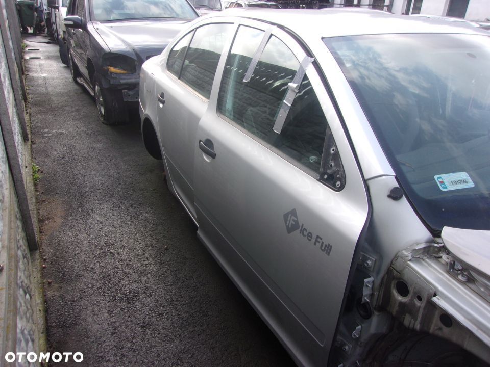 DRZWI Prawe Prawy przód Skoda Octavia II 2 Lift