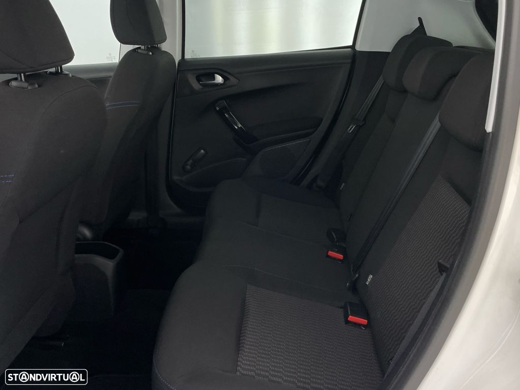 Peugeot 208 1.2 PureTech Style - 12