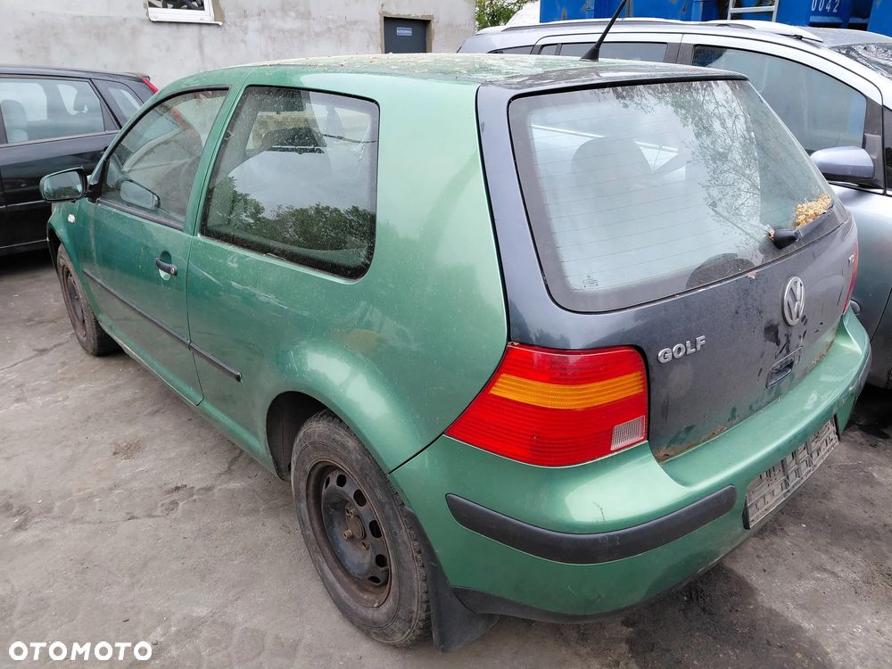 Części-Volkswagen Golf 1,4 Rok 2002  Pojemność 1390 Moc 55 kW Benzyna - 4