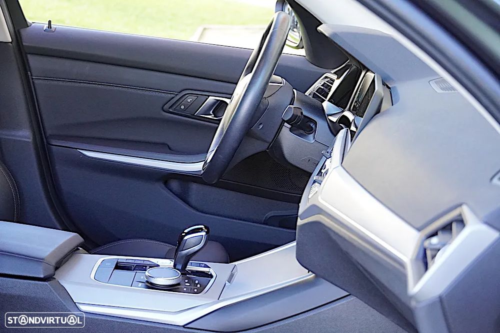 BMW 330 e Touring Auto - 23