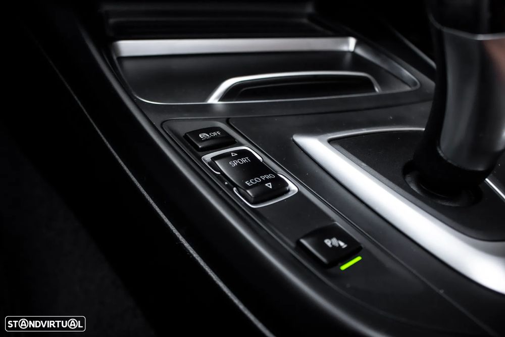 BMW 118 d Aut. Luxury Line - 21