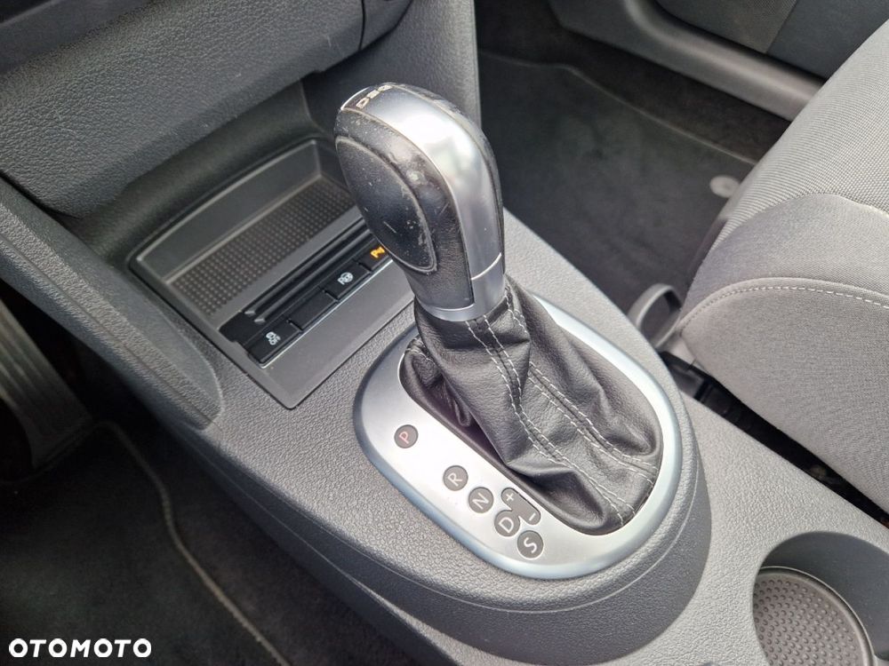 Volkswagen Touran 2.0 TDI DPF DSG Life - 16