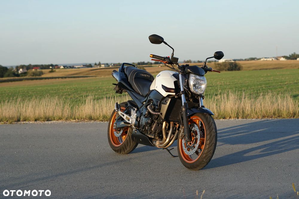 Suzuki GSR - 5