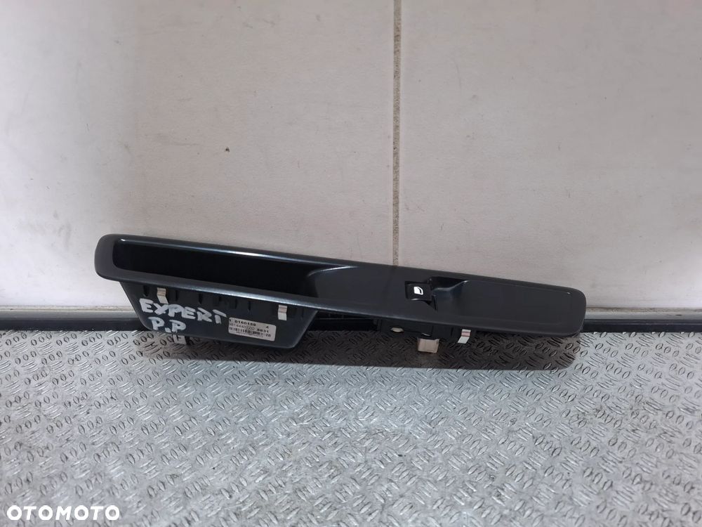 Przełącznik szyb rączka Peugeot Expert 2019 rok prawy przód nr 98144407ZD - 1