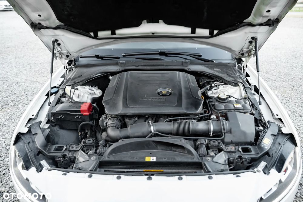 Jaguar XF 20d Prestige - 40