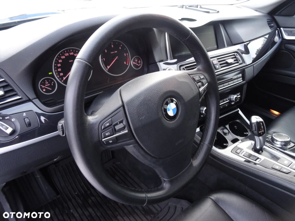 BMW Seria 5 525d xDrive Sport-Aut - 13