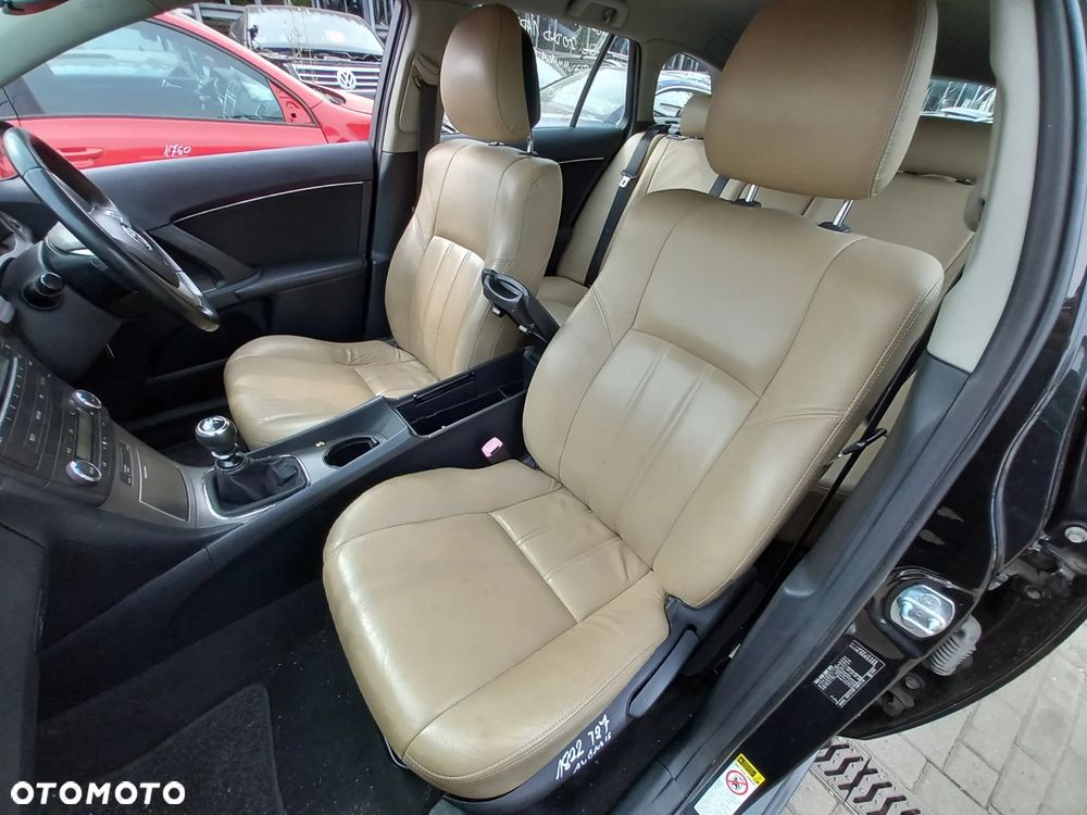 TOYOTA AVENSIS T27 FOTELE KANAPA KOMPLET SKÓRY JASNE UK - 1