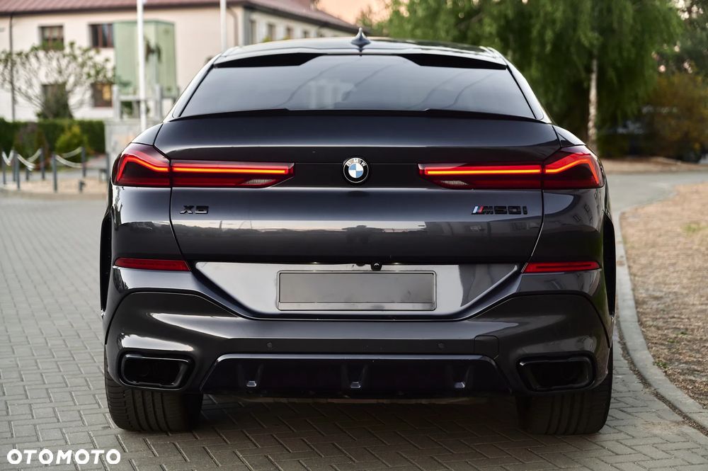 BMW X6 M50i - 10