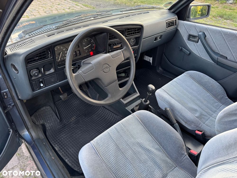 Opel Ascona 1.6 - 14