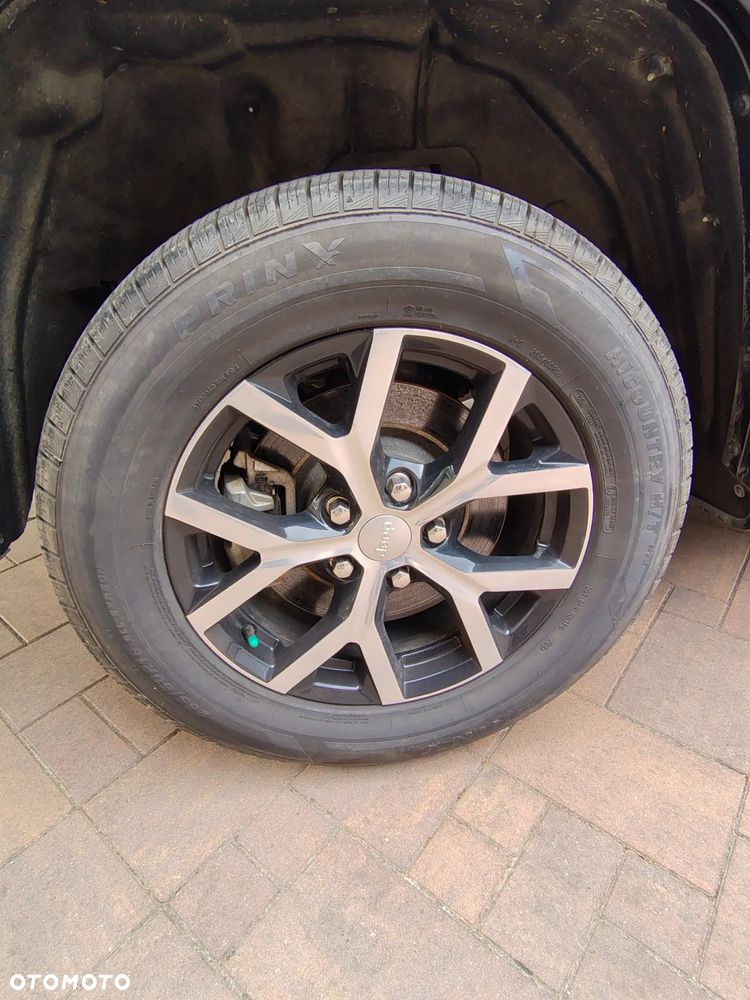Jeep Grand Cherokee - 36