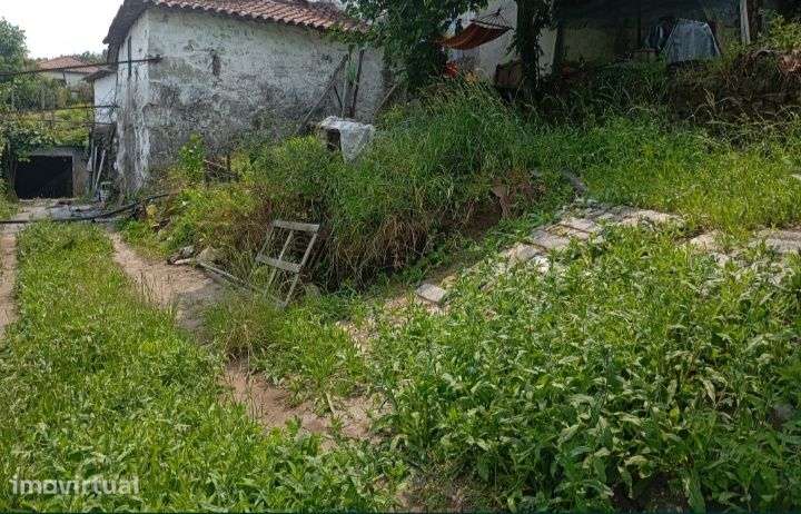 Moradia para restaurar com terreno envolvente - Grande imagem: 2/2