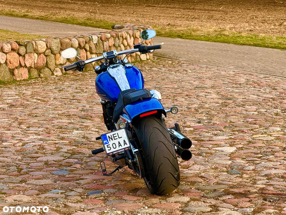 Harley-Davidson Softail Breakout - 17