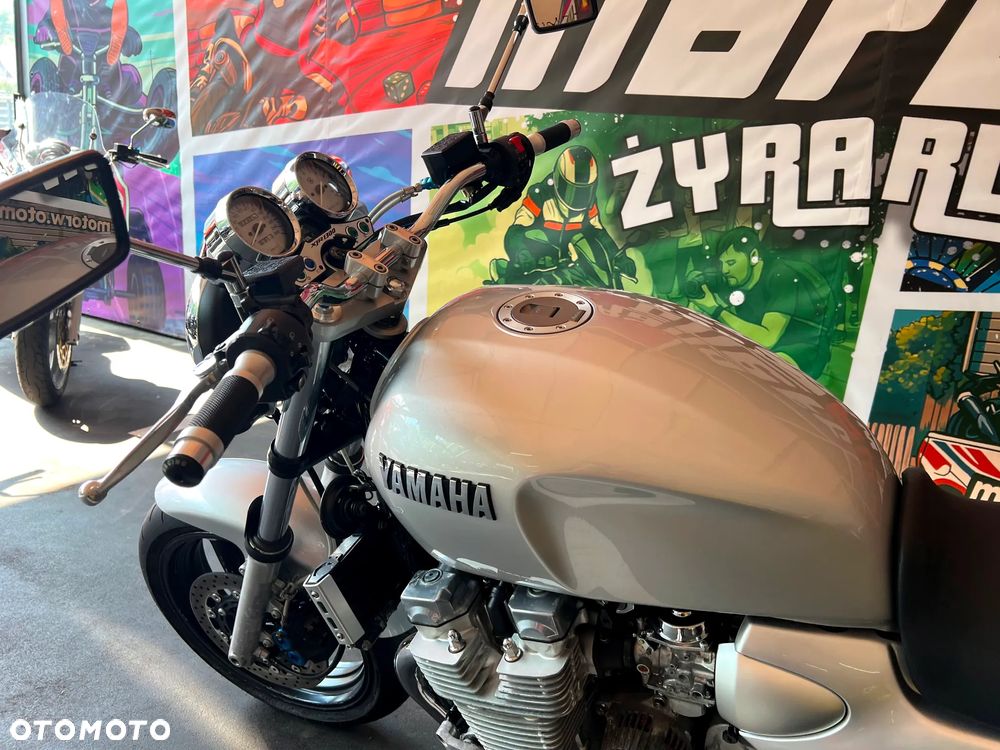 Yamaha XJR - 17