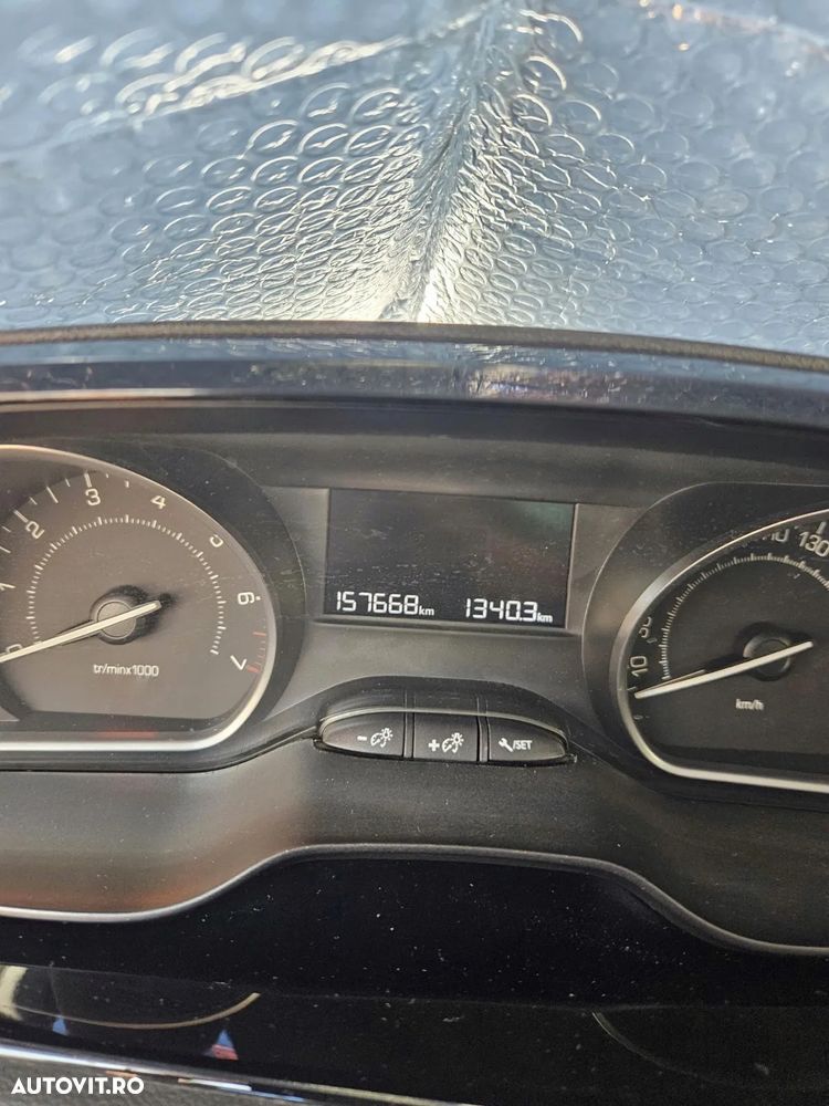 Peugeot 208 1.2 L PureTech Active - 26