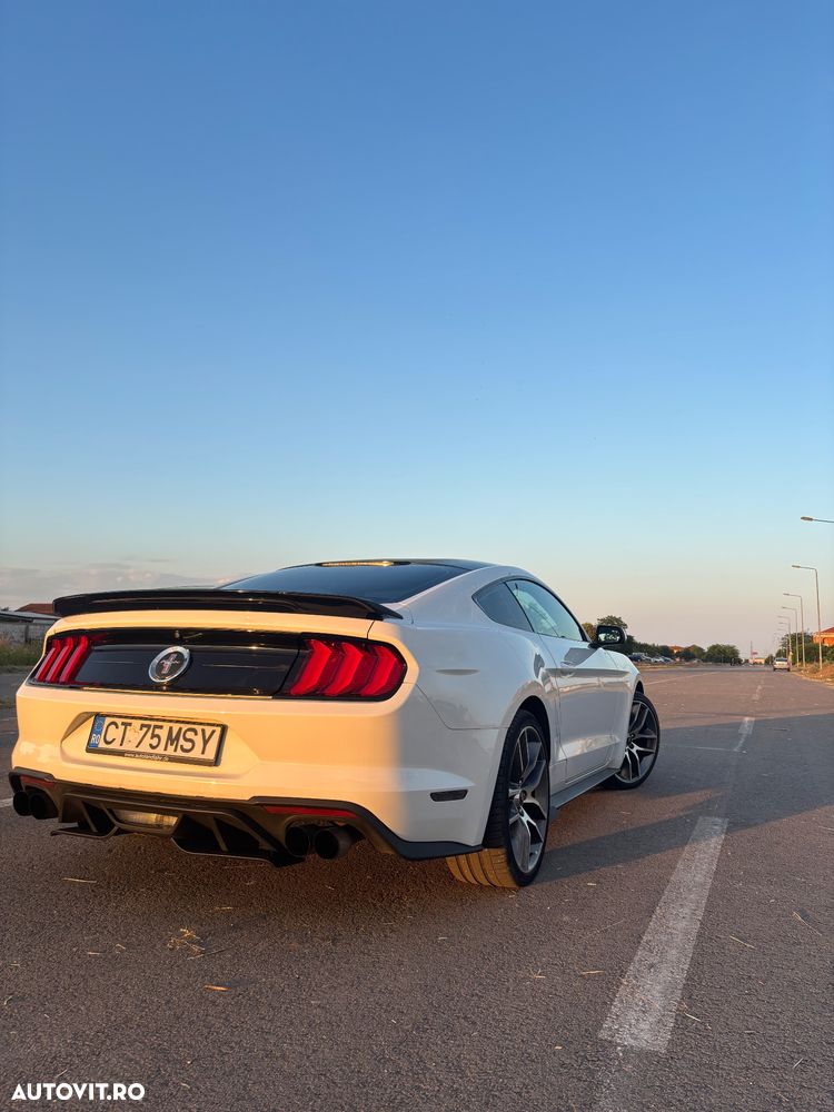 Ford Mustang - 6