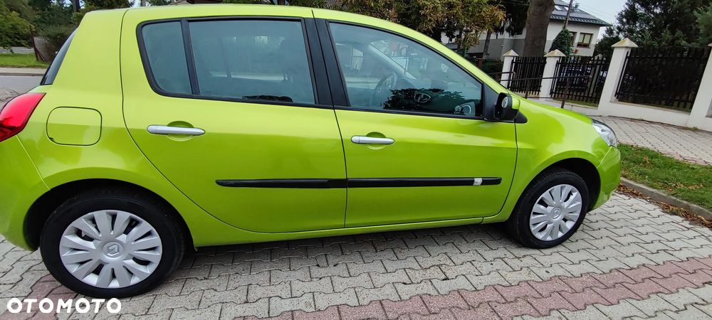 Renault Clio 1.2 16V Authentique - 17