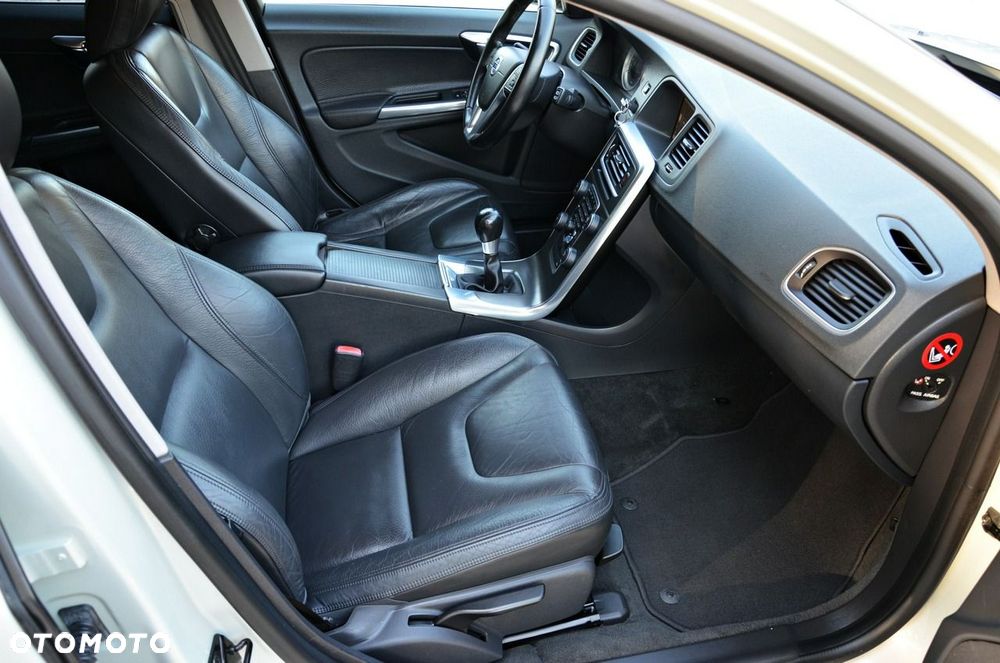 Volvo V60 D3 Summum - 6