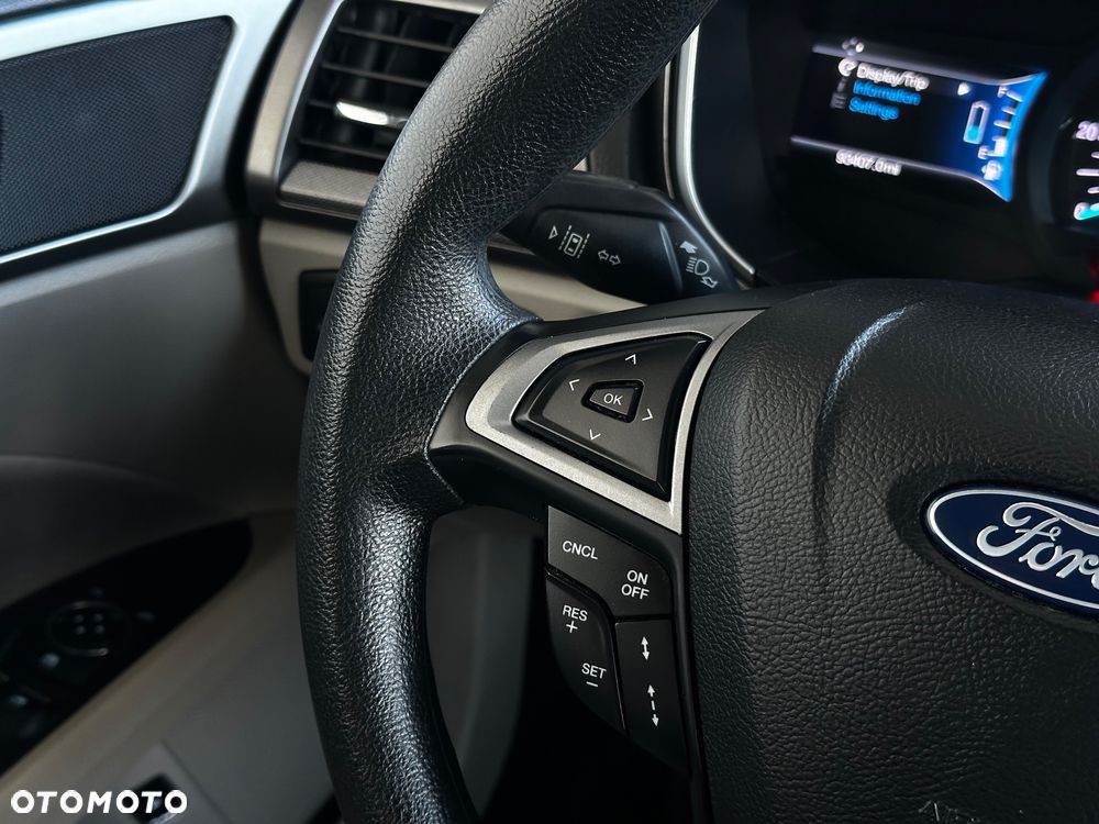 Ford Fusion - 26