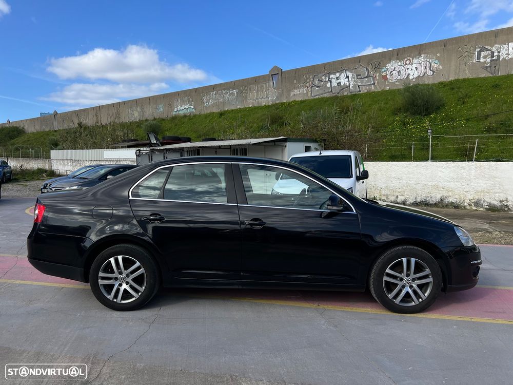 VW Jetta 1.6 TDi Confortline - 5