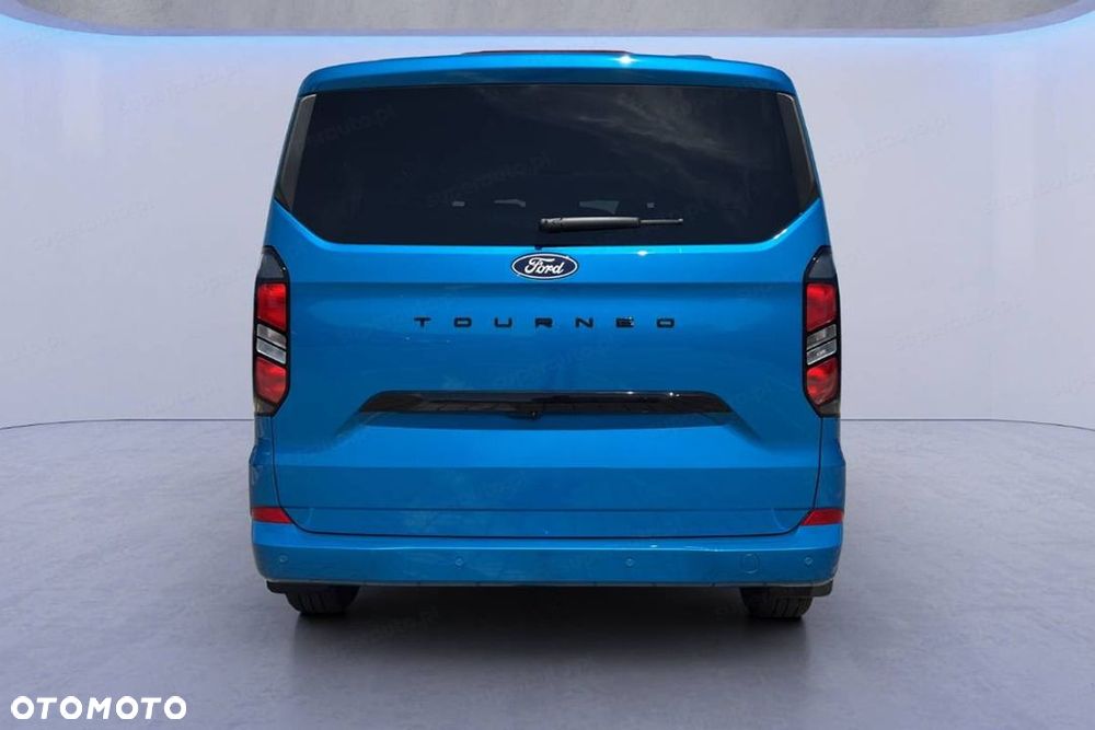 Ford Tourneo Custom - 8
