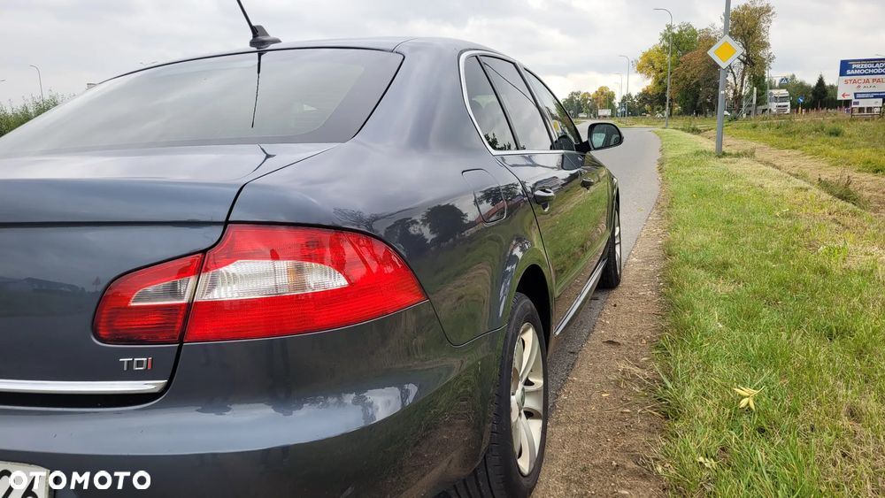 Skoda Superb 2.0 TDI DSG Ambition - 22