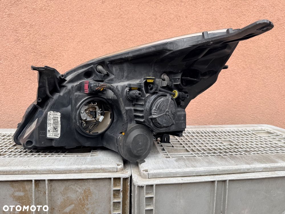 Lampa przednia OPEL VECTRA C LIFT SIGNUM PRAWA EUROPA ORYGINALNA VALEO - 2