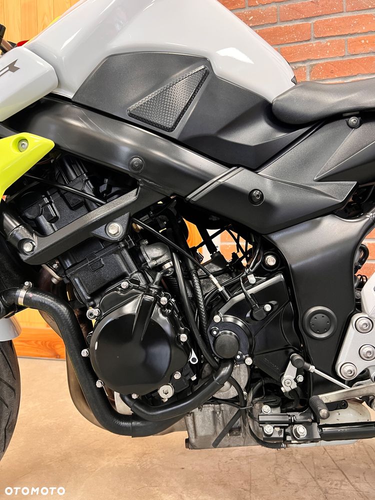Suzuki GSR - 25