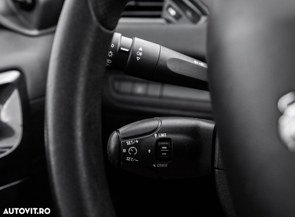 Peugeot 208 1.0 L PureTech Active - 24