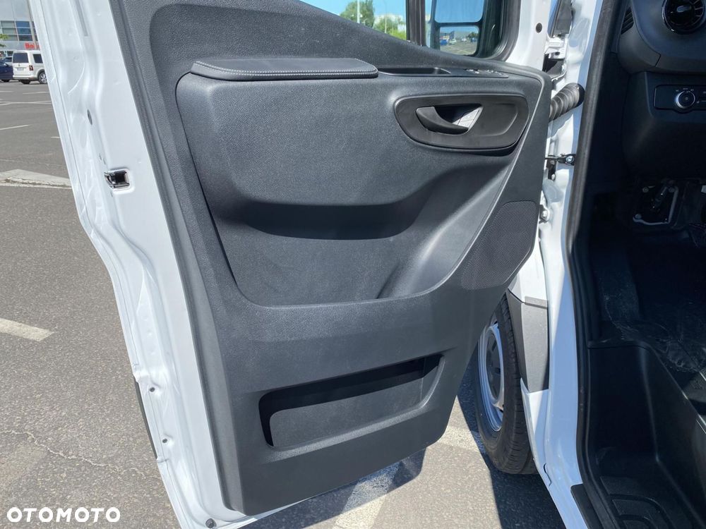 Mercedes-Benz Sprinter - 11