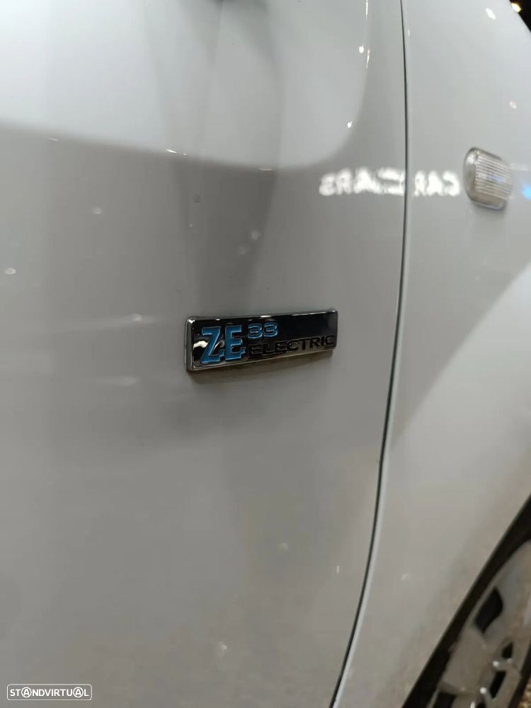 Renault kangoo  ZE - 12