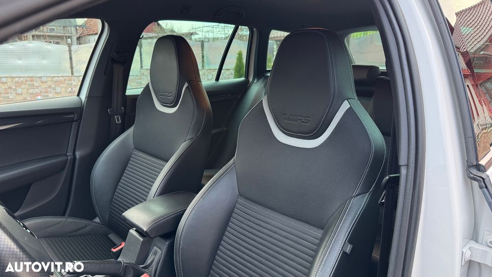 Skoda Octavia Combi 2.0 TDI RS - 30