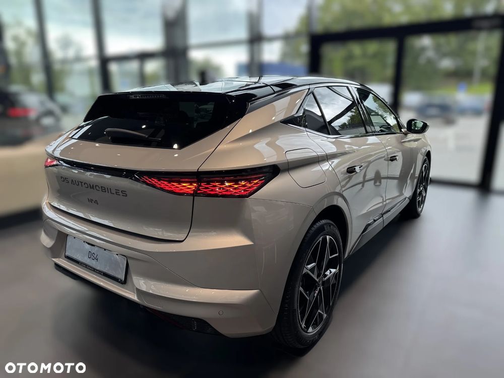 DS Automobiles N°4 1.2 mHEV Étoile Alcantara eDCS6 - 9
