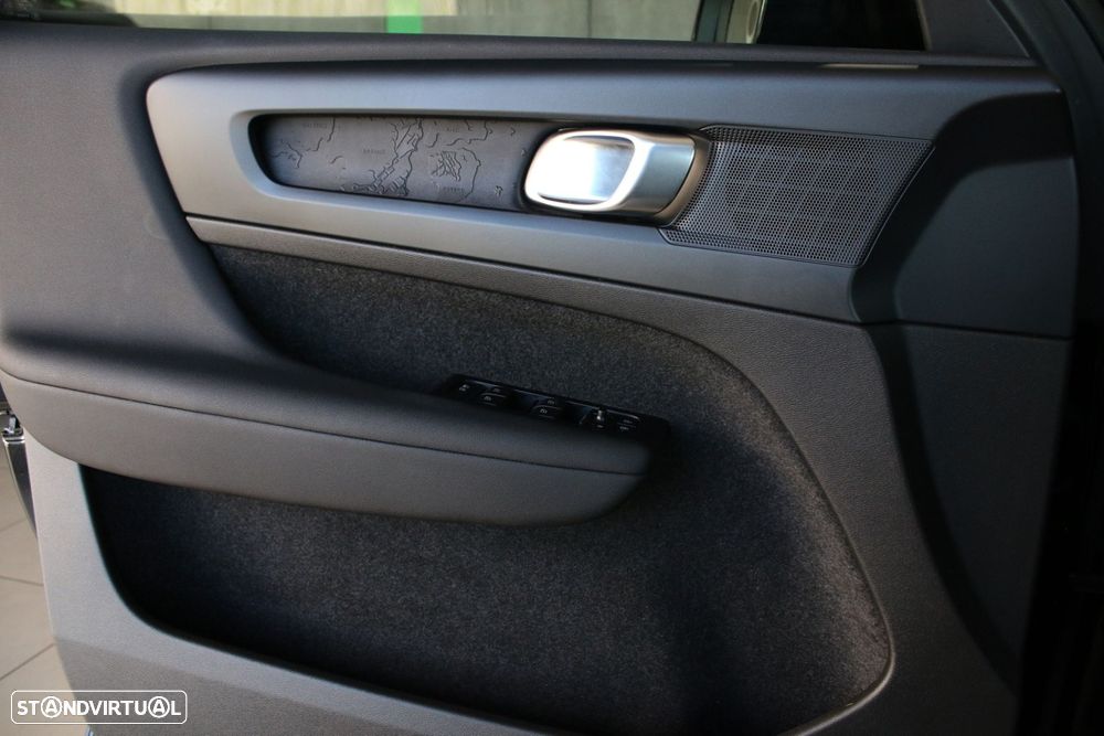 Volvo XC 40 Recharge Core - 18