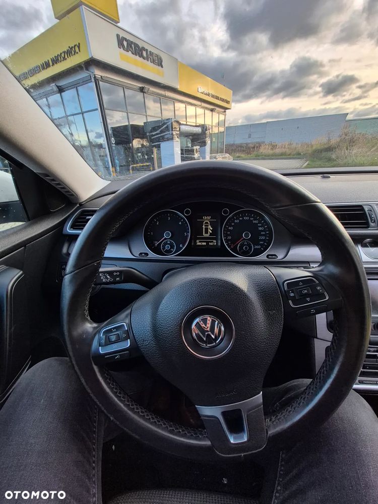 Volkswagen Passat - 11