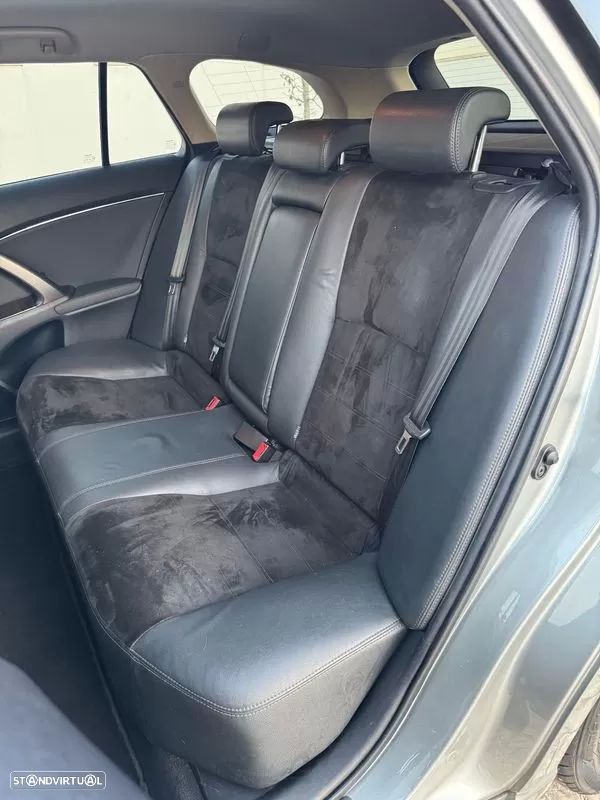 Toyota Avensis SW 2.0 D-4D Exclusive +Navi - 12
