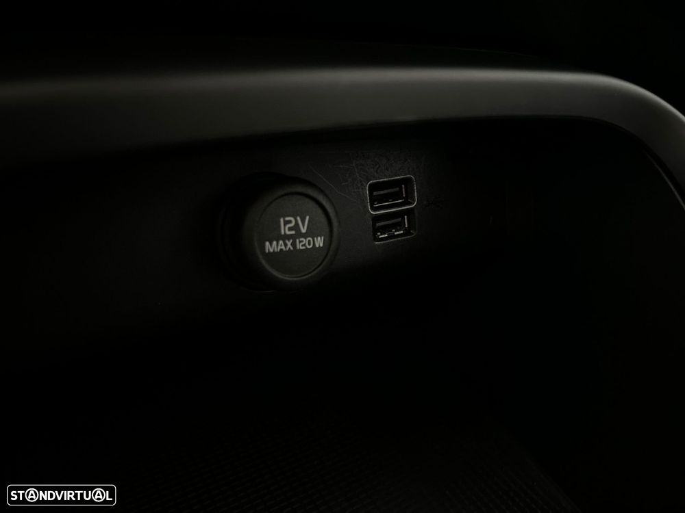 Volvo XC 40 2.0 D3 Momentum Plus Geartronic - 28