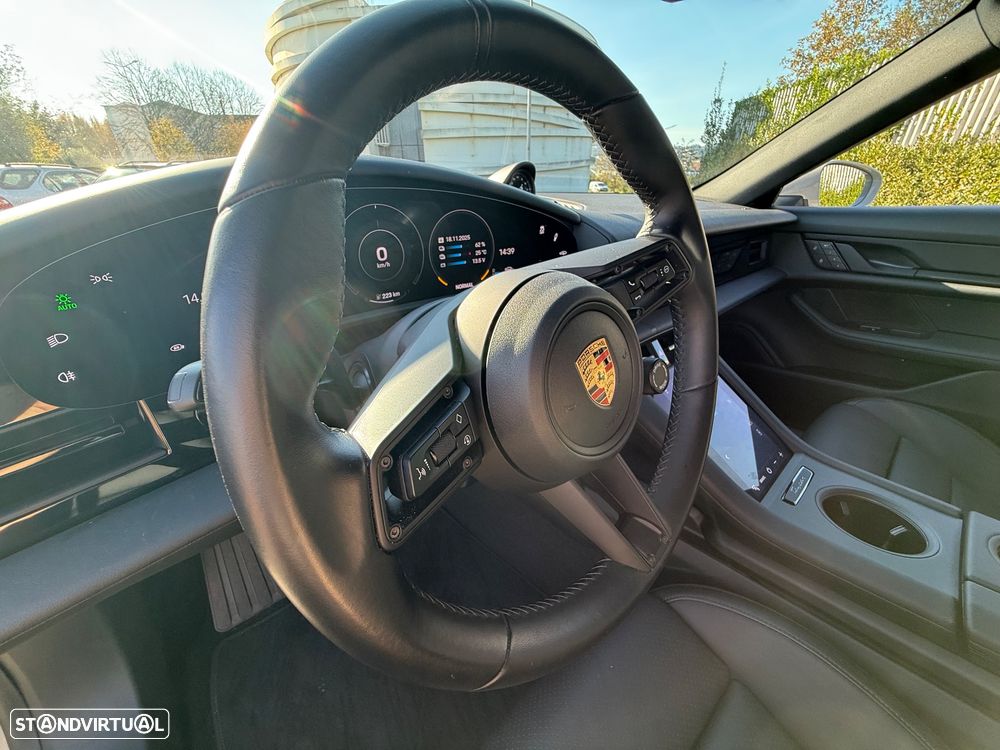 Porsche Taycan Cross Turismo 4 - 19
