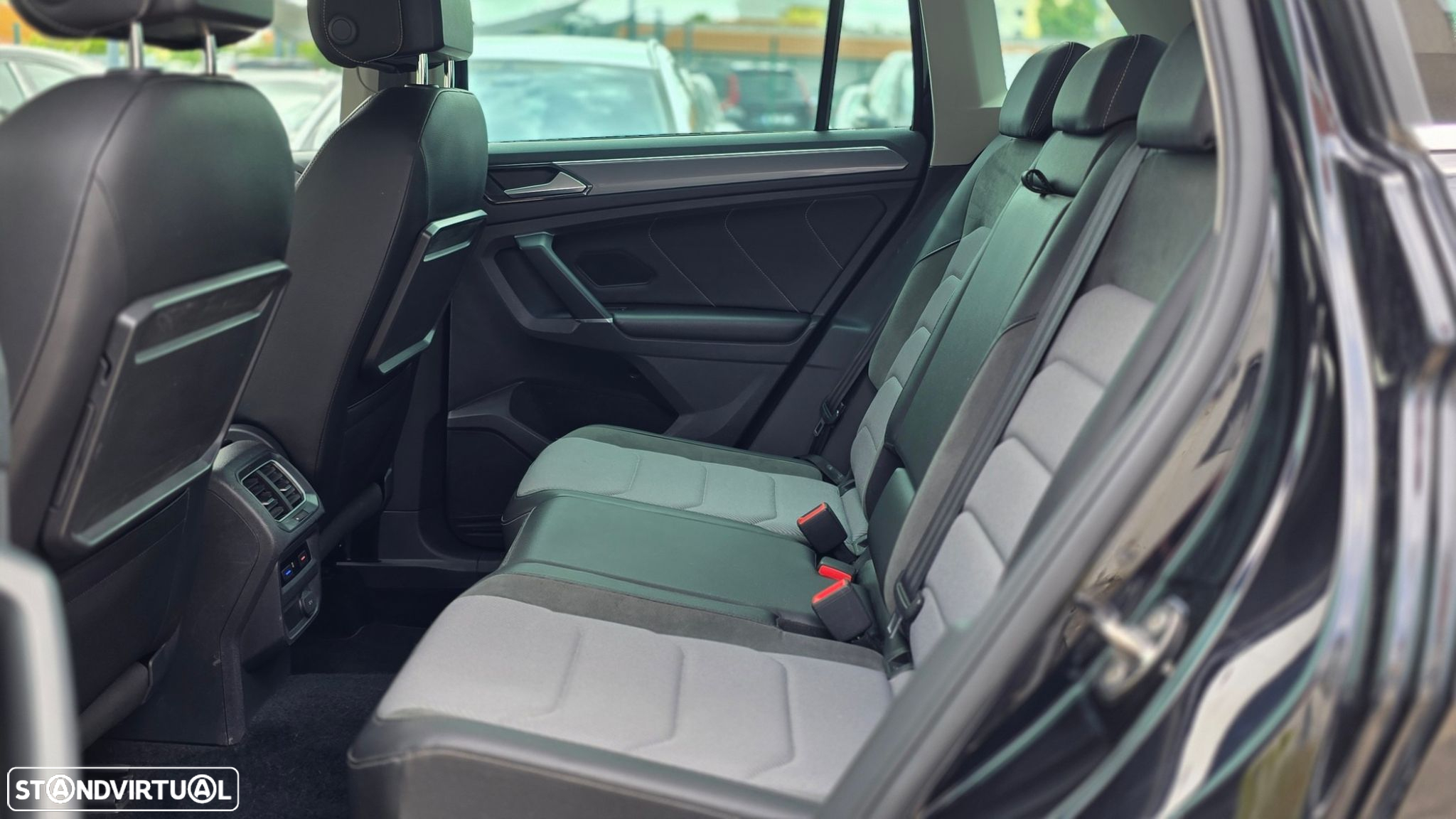 VW Tiguan 2.0 TDI R-Line - 39