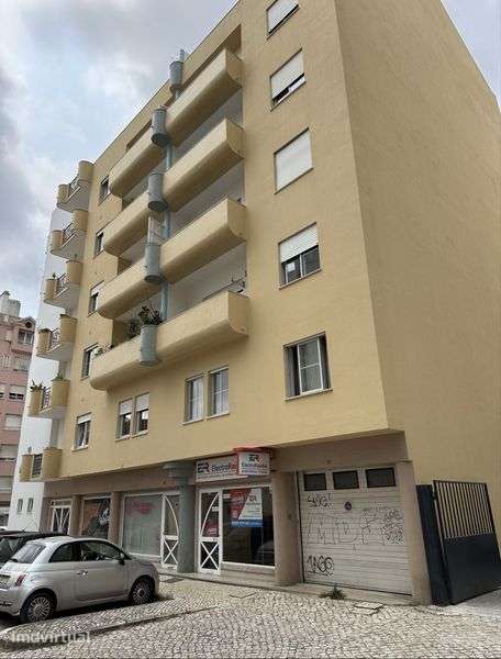 Aluguer Garagem Box 29m2 Centro Caldas Rainha - Grande imagem: 2/5