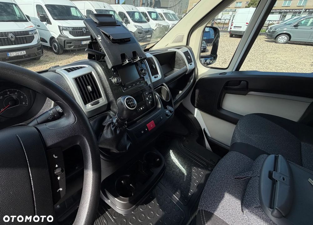 Fiat DUCATO 2.3 MultiJet 150KM Euro-6 IZOTERMA WINDA PALFINGER UDT do 2028r Poduszki zawieszenia tył pneumatyczne! + Kompresor DMC:3.5t Ładowność 950kg KONTENER DRZWI tył Skrzydłowe + Drzwi BOCZNE Spoiler - Owiewki boczne kabiny TUV Thuringen ISO , Tempomat, Klimatronik i więcej.. - 34