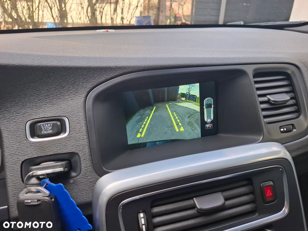 Volvo V60 D6 AWD Plug-in Hybrid R-Design Summum - 13