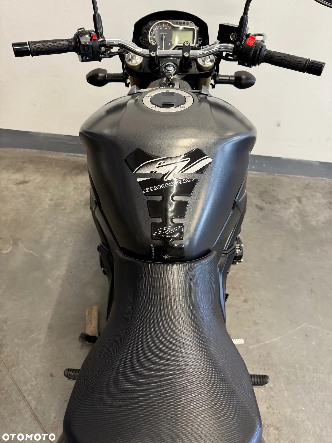 Suzuki GSR - 37