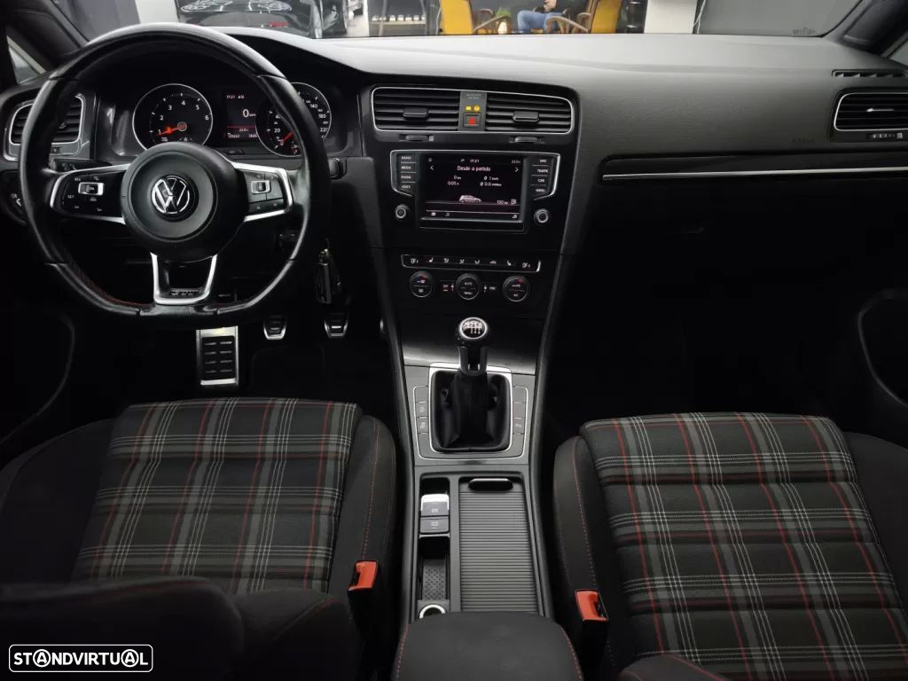 VW Golf 2.0 TSi GTi Performance - 22