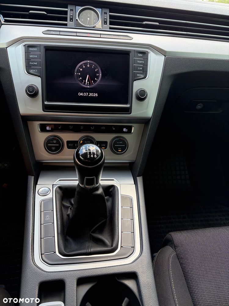 Volkswagen Passat 2.0 TDI BMT Comfortline - 16