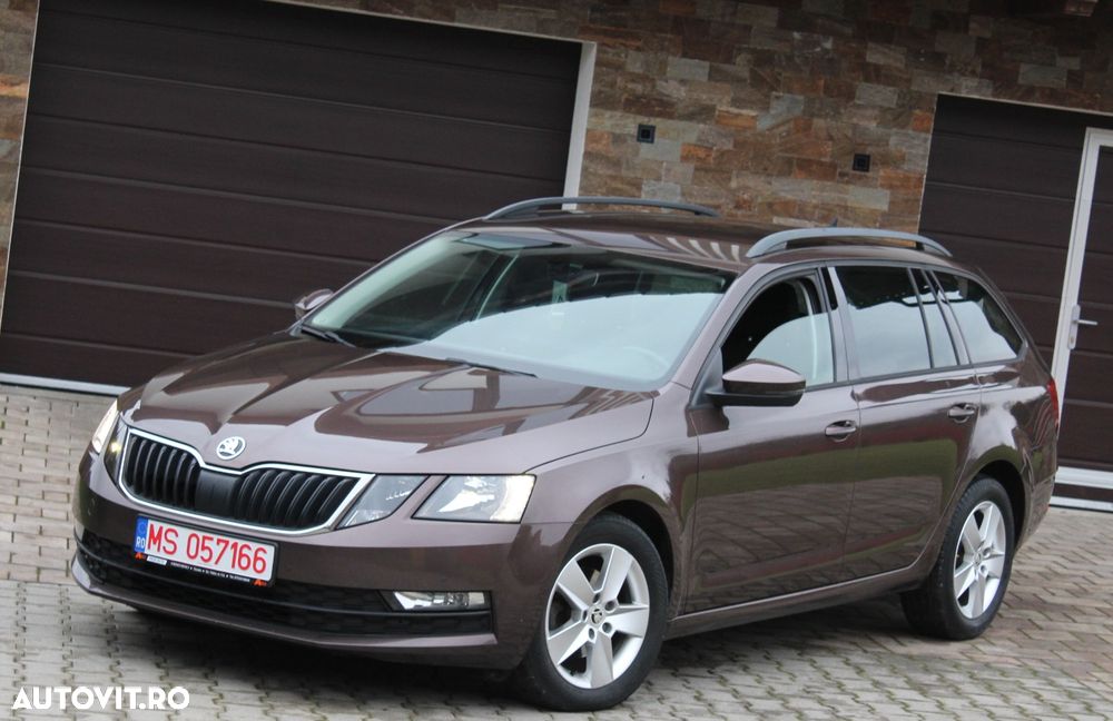 Skoda Octavia 1.6 TDI DSG Ambition - 1