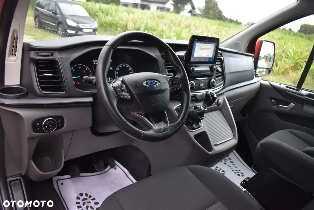 Ford Tourneo Custom - 25